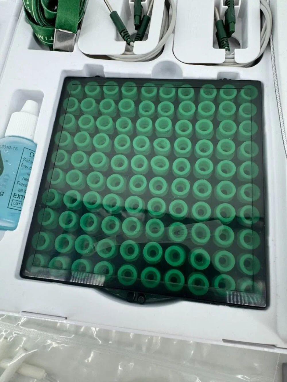 Alpha-Stim M device kit